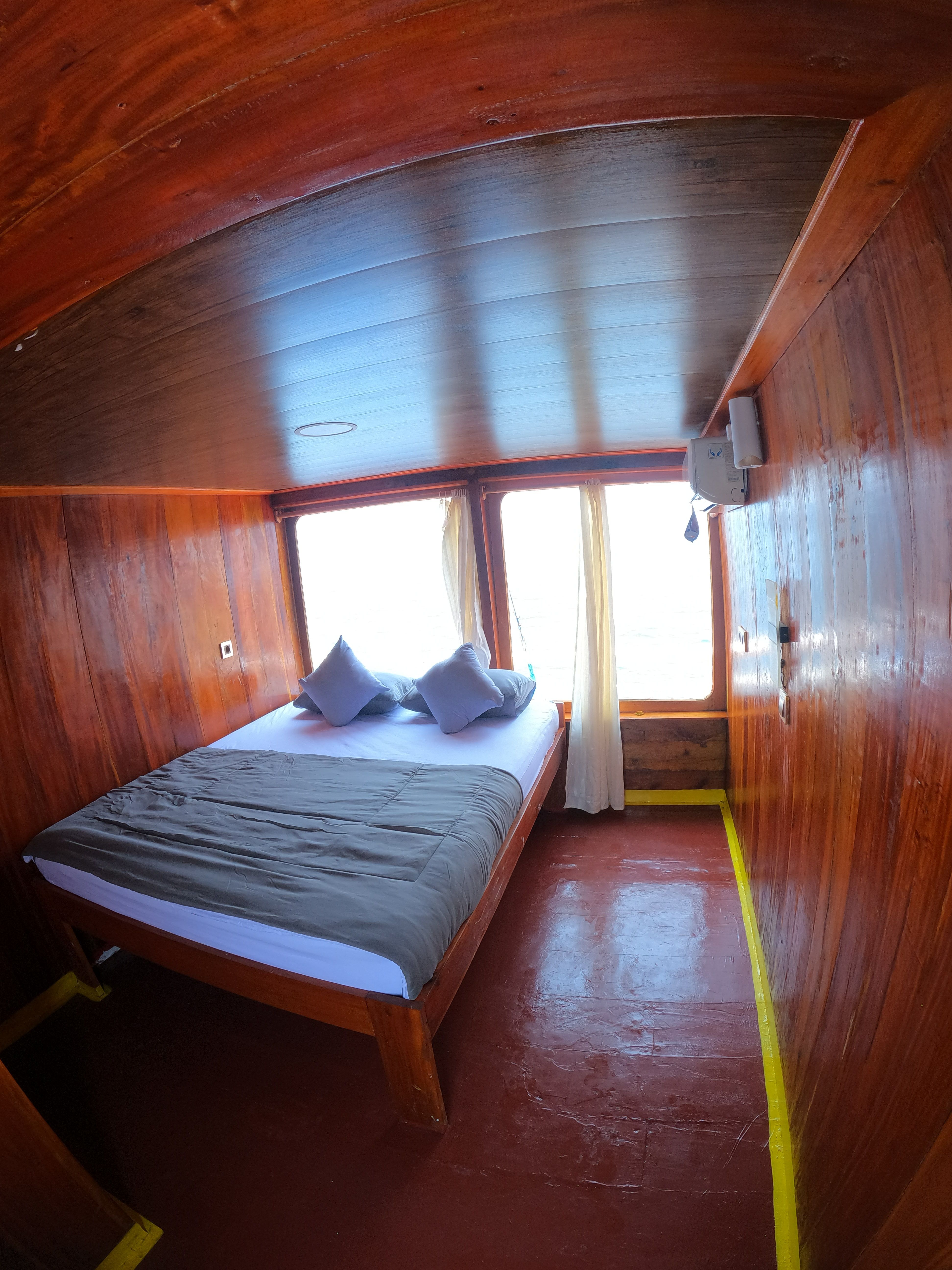 Custom Built Phinisi | 3 Island