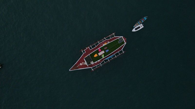 Custom Built Phinisi | 3 Island