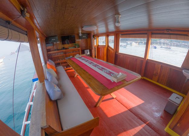 Custom Built Phinisi | 3 Island