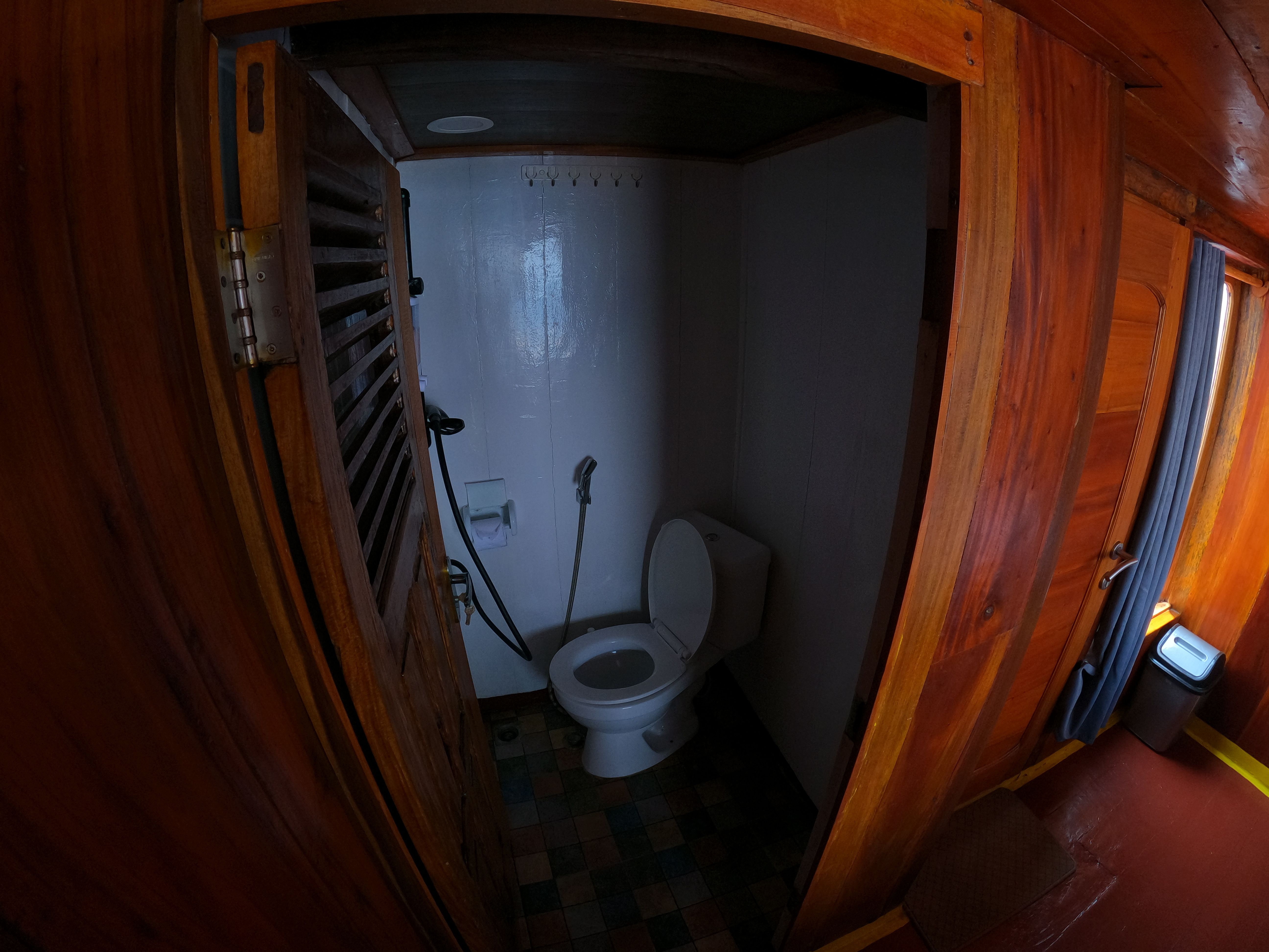 Custom Built Phinisi | 3 Island