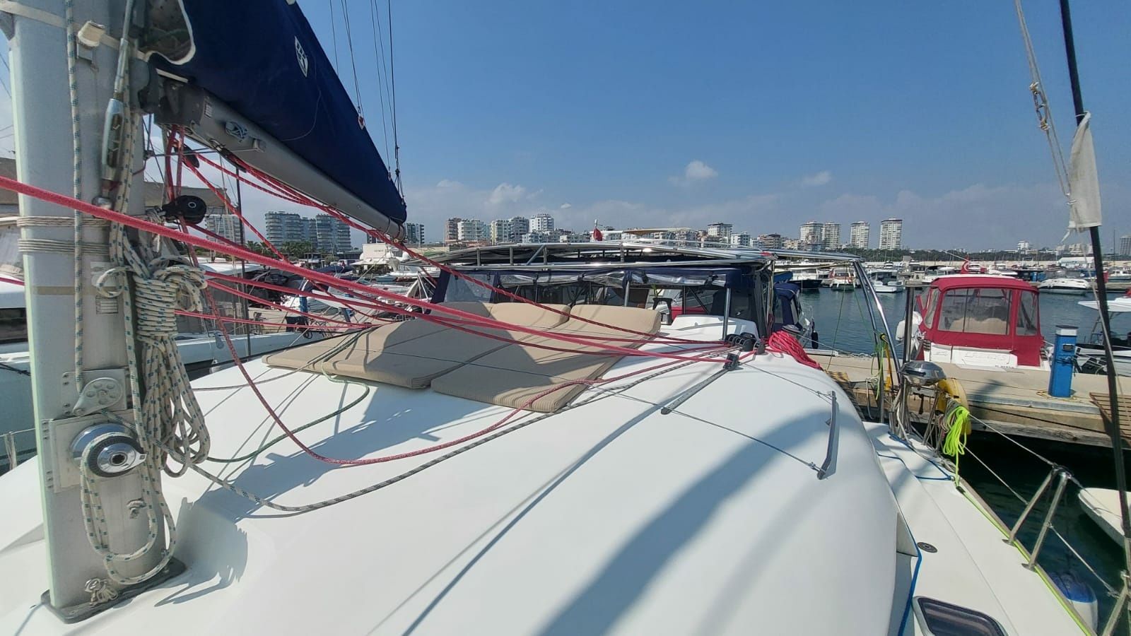 Lagoon 380 | Two Ducks