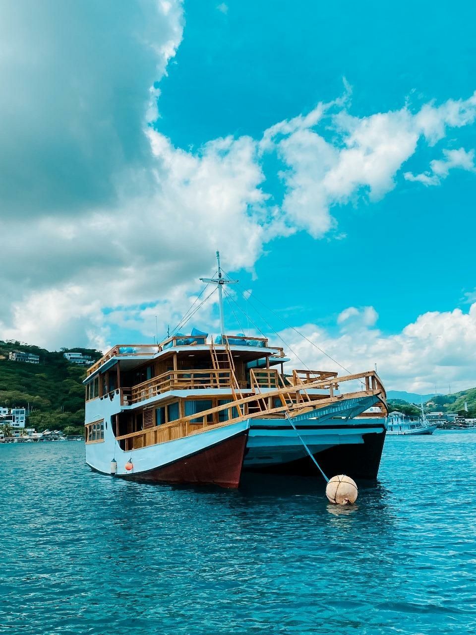 Custom Built Phinisi | Gamala Cruise