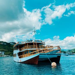 Custom Built Phinisi | Gamala Cruise