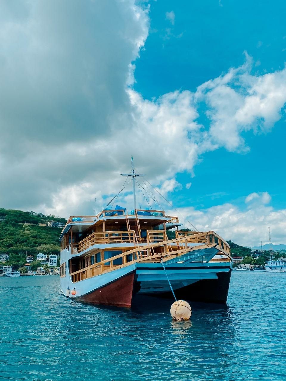 Custom Built Phinisi | Gamala Cruise