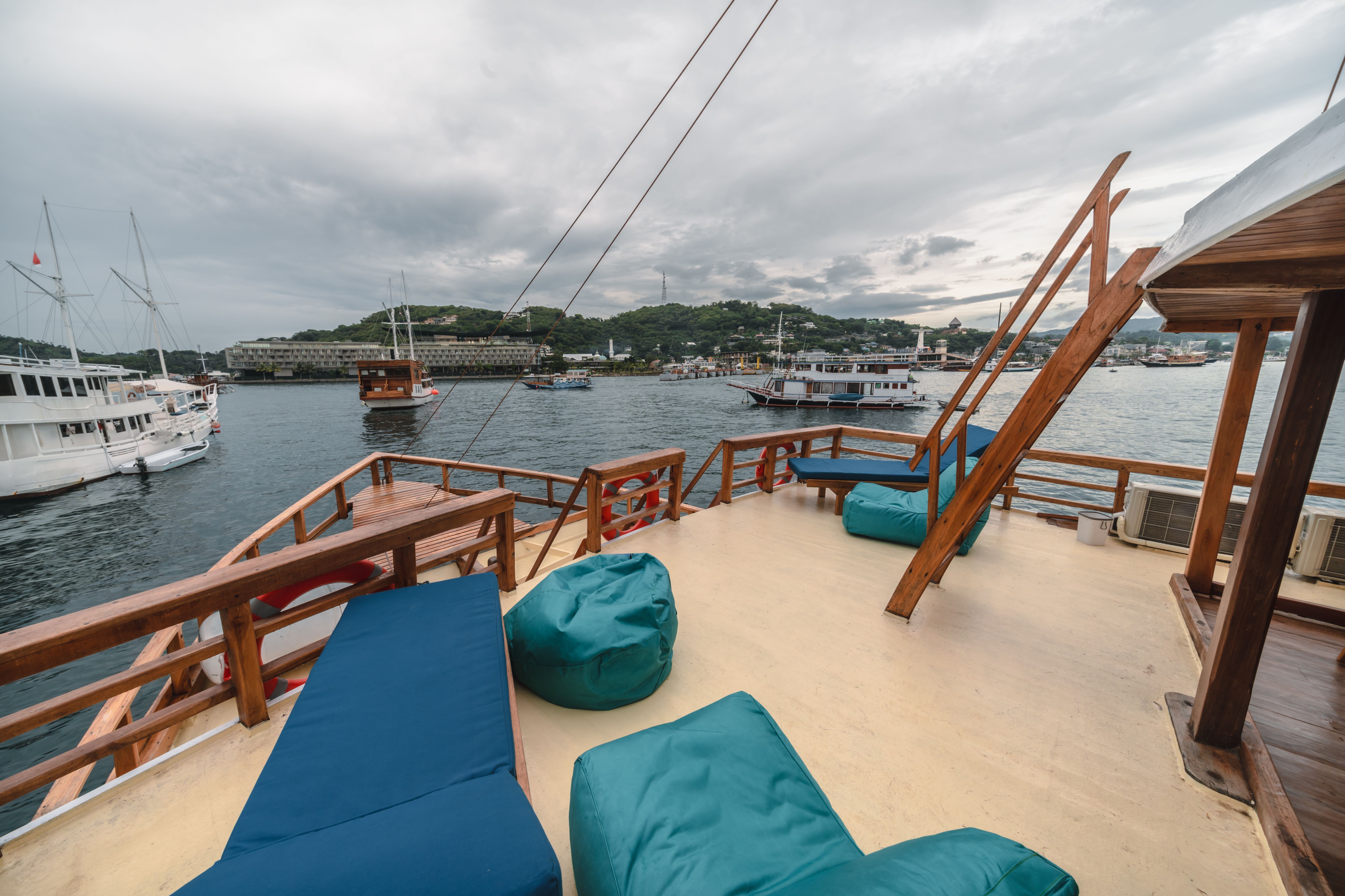 Custom Built Phinisi | Gamala Cruise