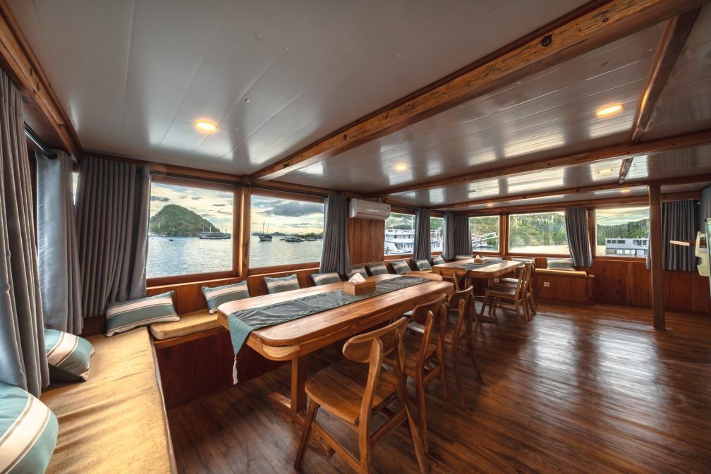 Custom Built Phinisi | Gamala Cruise