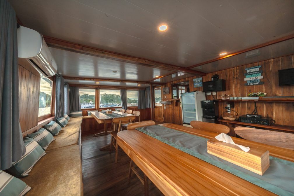 Custom Built Phinisi | Gamala Cruise