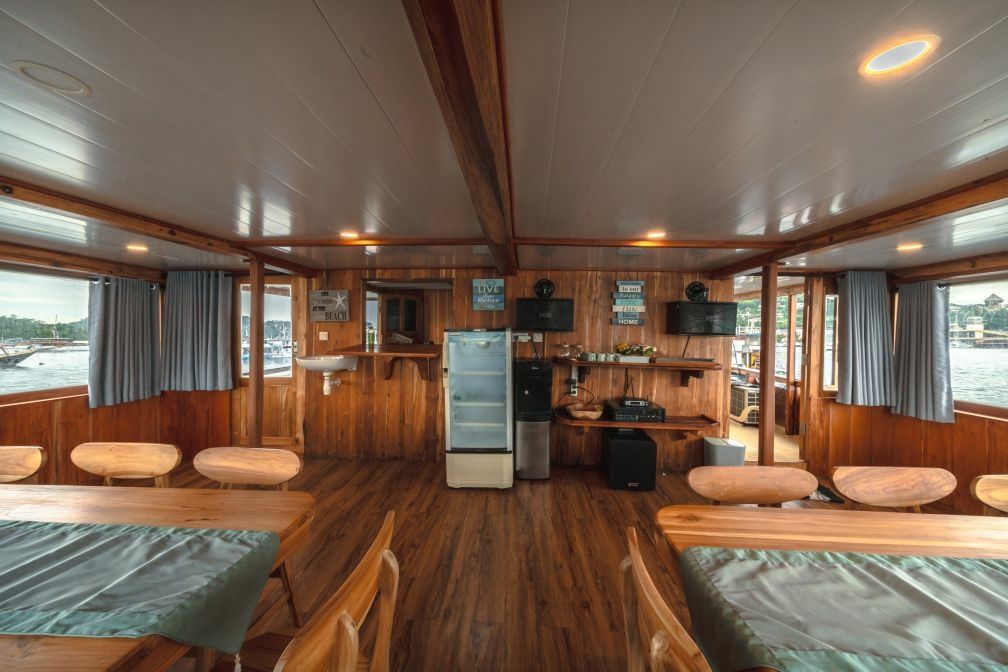 Custom Built Phinisi | Gamala Cruise