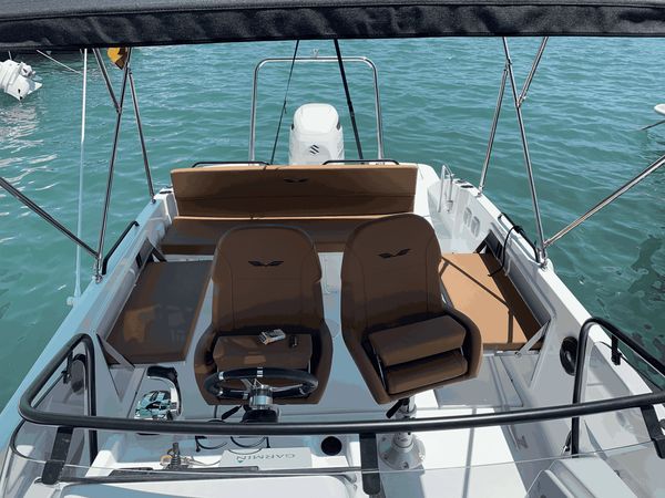Beneteau Flyer 8.8 Sundeck | Posidonia