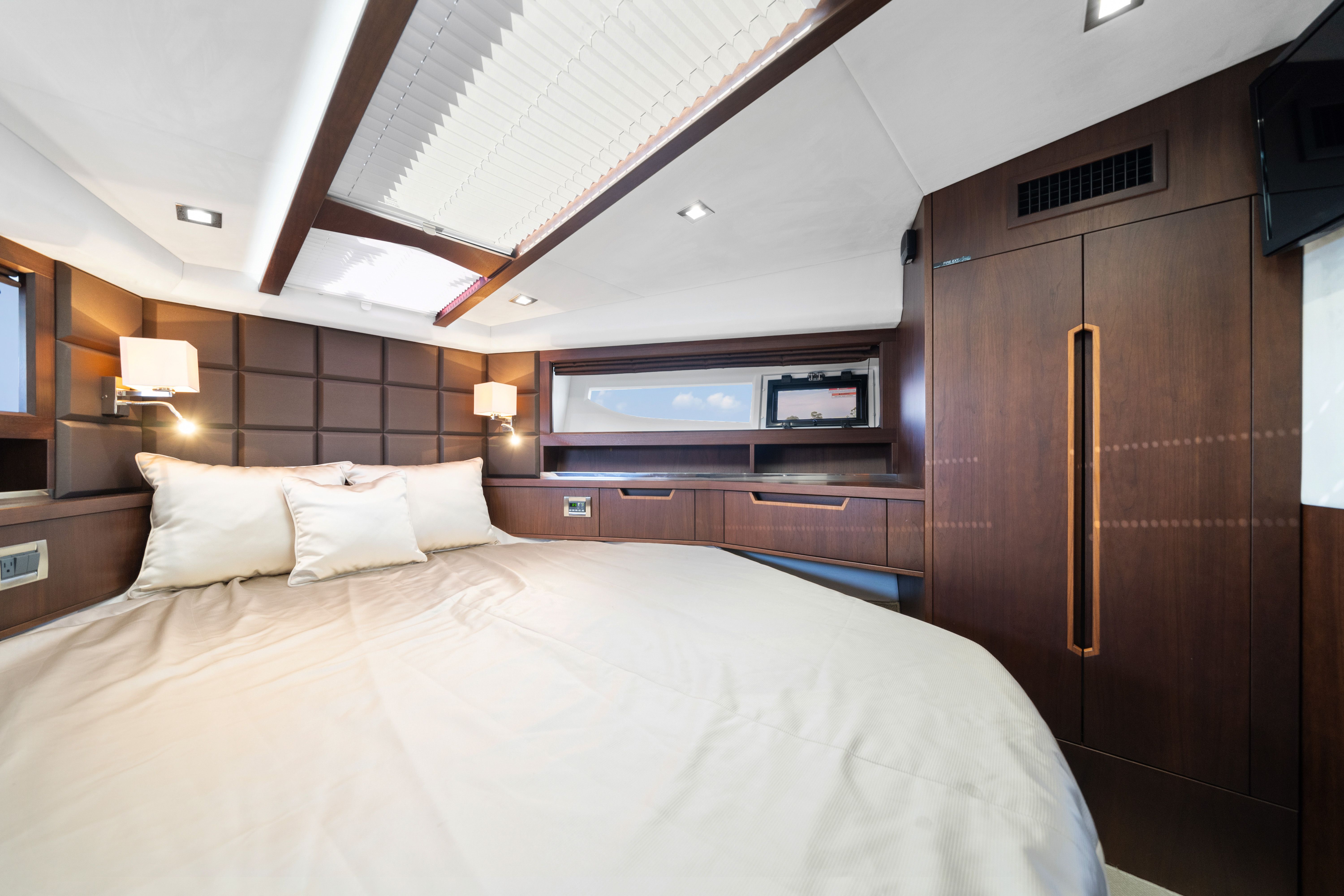 Galeon 420 Fly | Endeavor