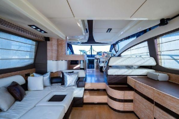 Azimut 60 | Salty at Sea