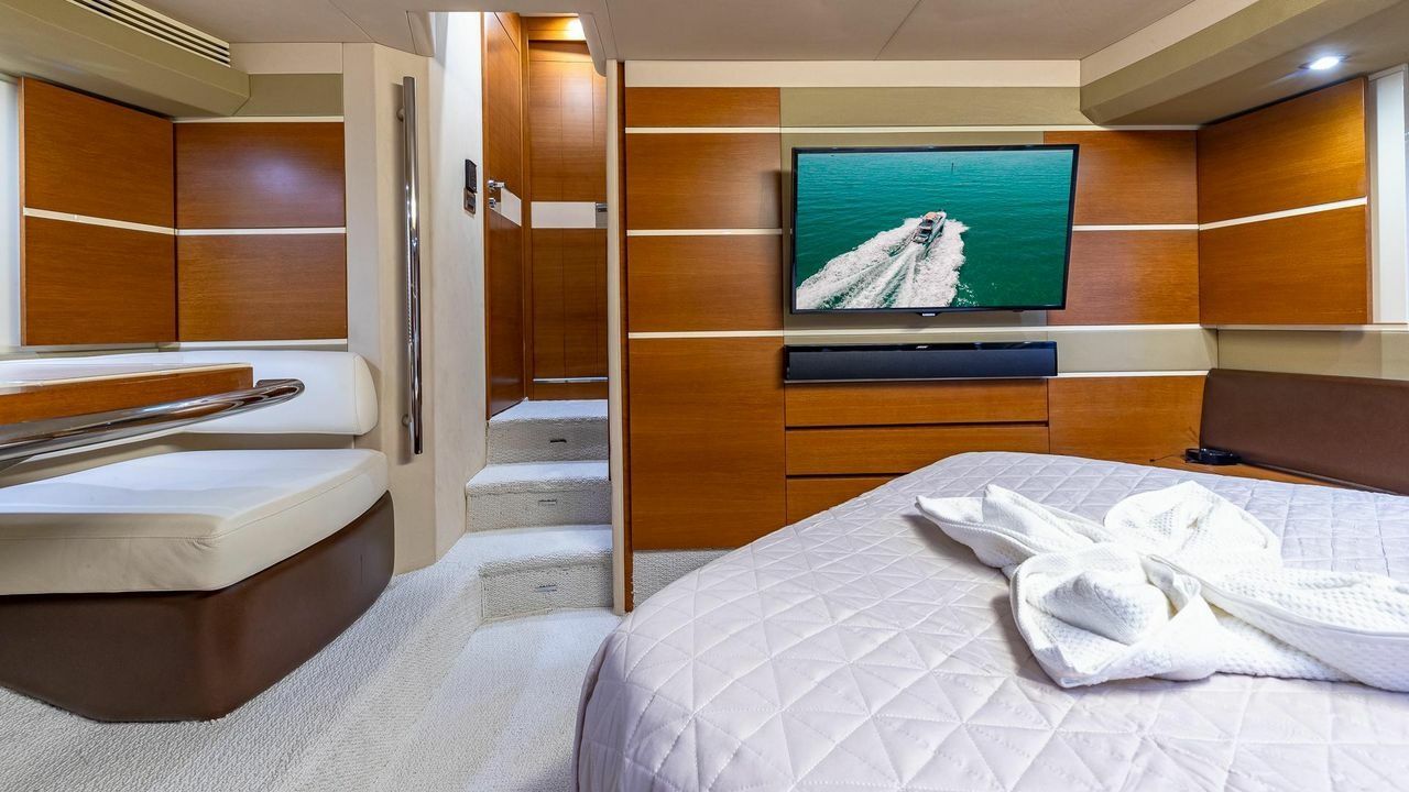 Azimut 60 | Salty at Sea