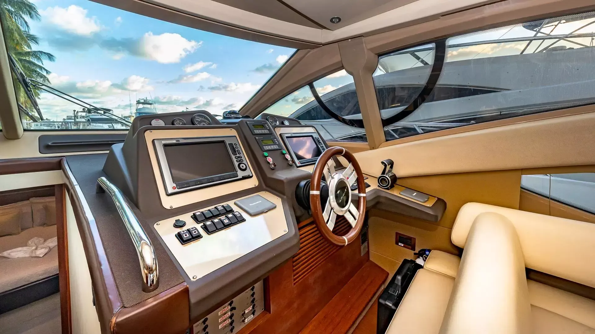 Azimut 60 | Salty at Sea
