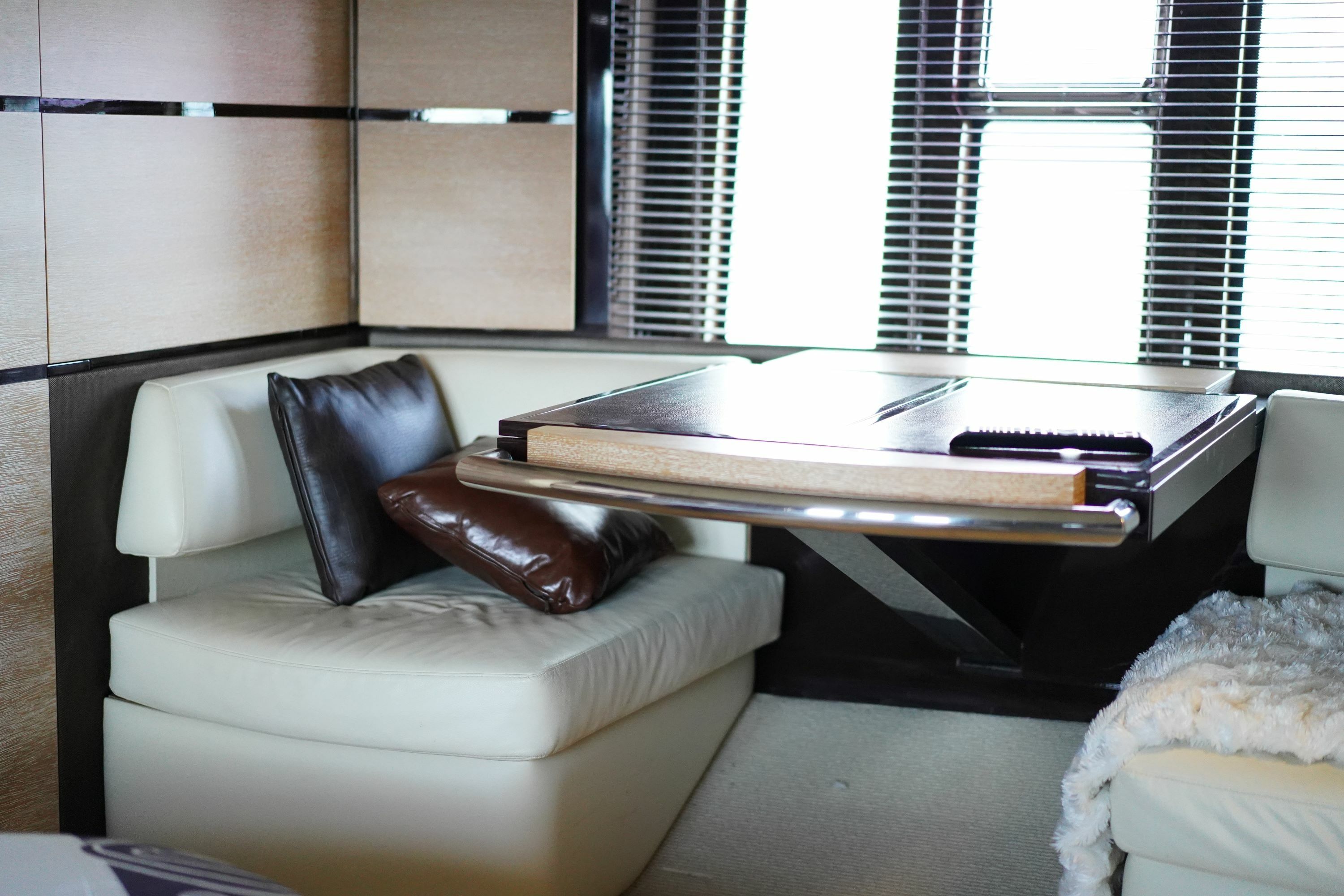 Azimut 60 | Salty at Sea