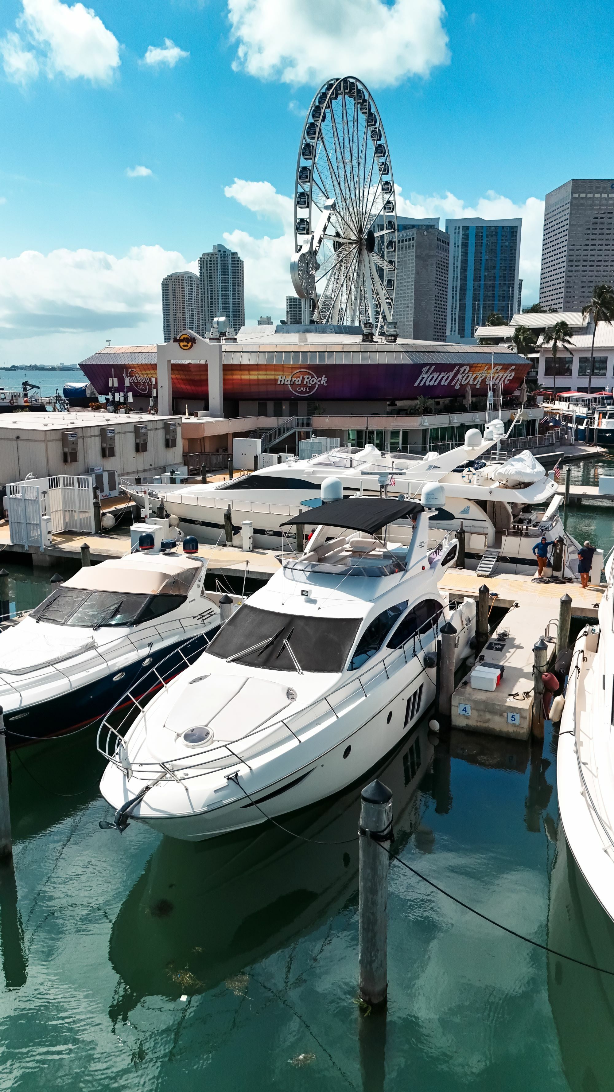Azimut 60 | Salty at Sea