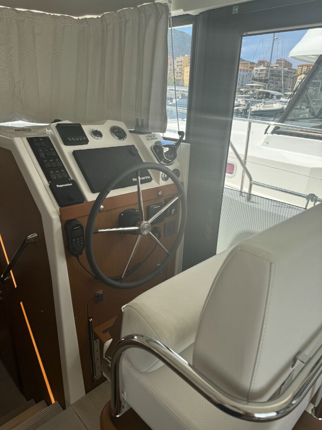 Beneteau Swift Trawler 35 | Lui Di Ju