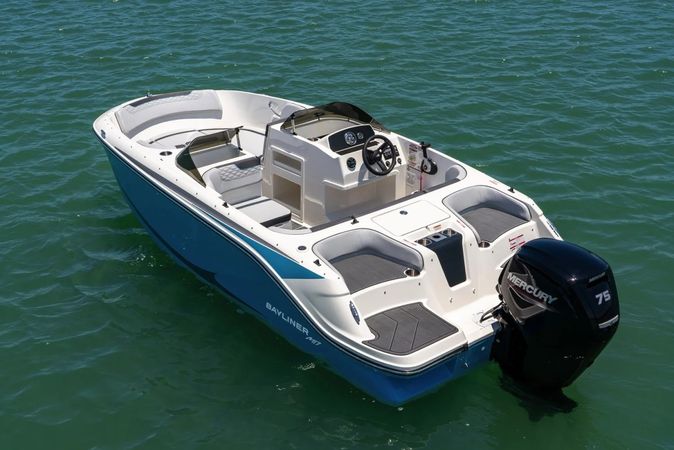 Bayliner M17 | Yuhu