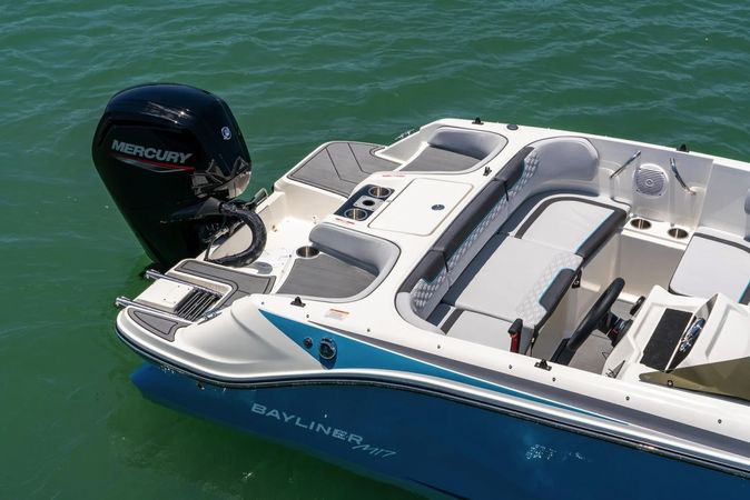 Bayliner M17 | Yuhu