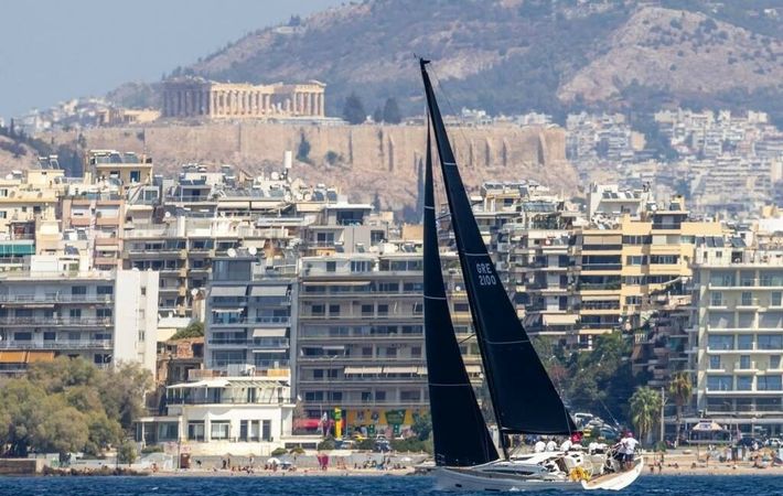 Italia Yachts 12.98 | Black Pearl