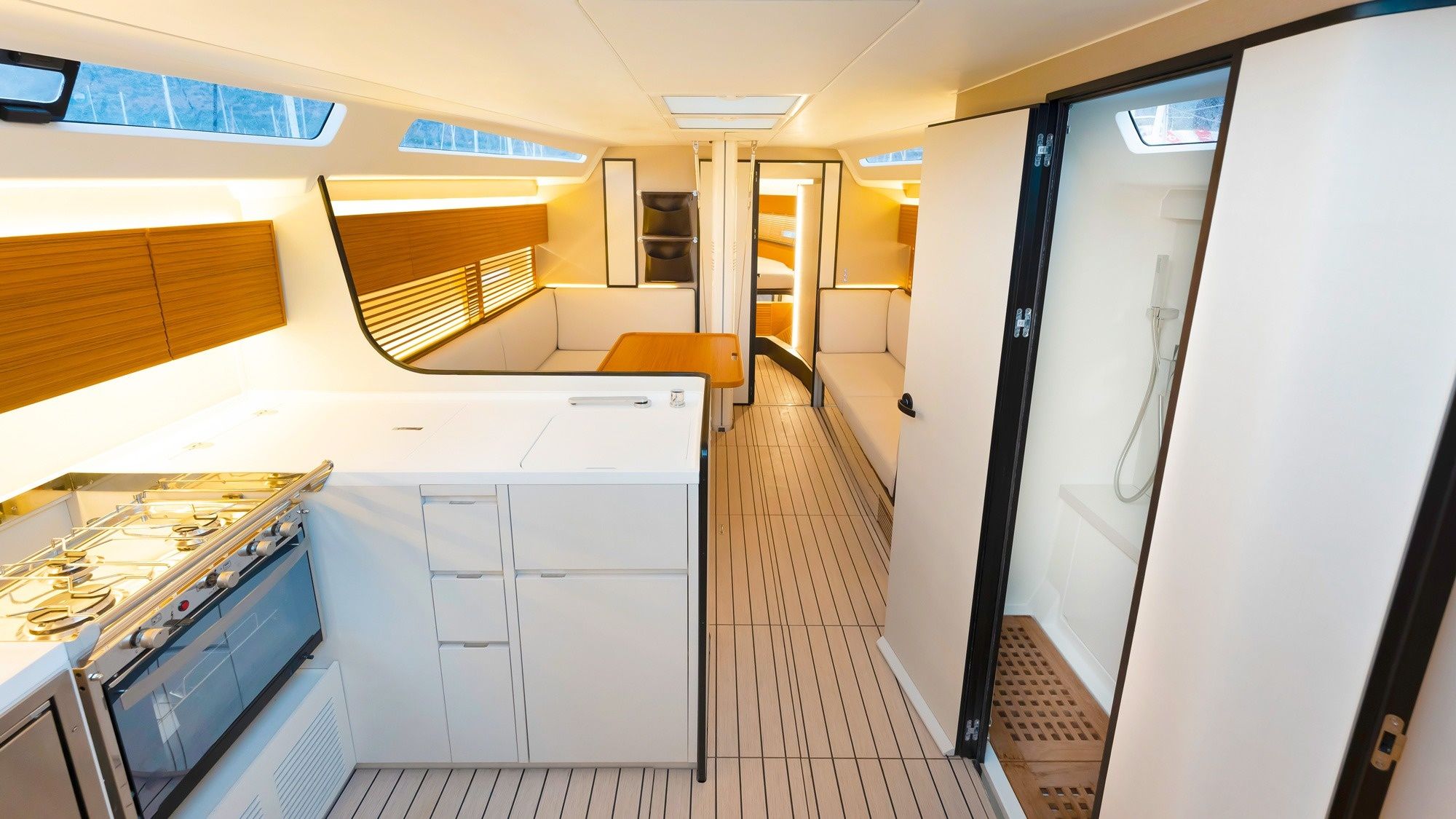 Italia Yachts 12.98 | Black Pearl