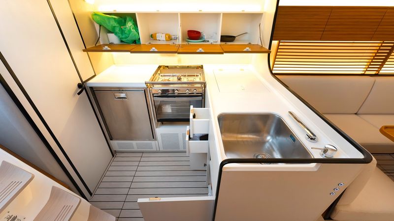 Italia Yachts 12.98 | Black Pearl