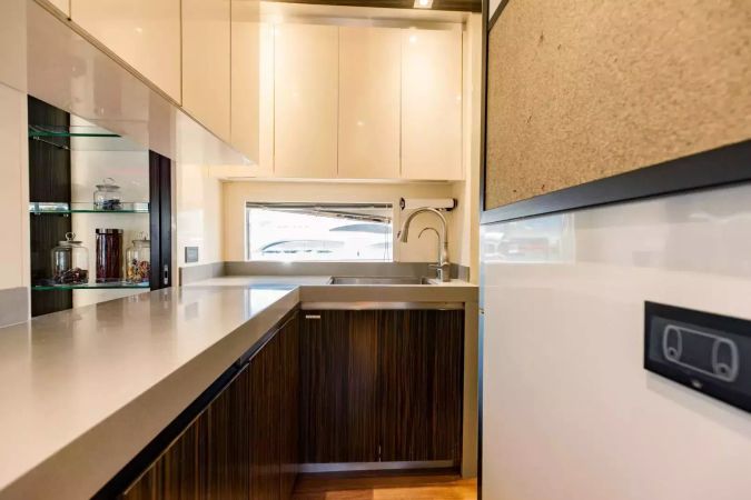 Dominator 95 | Casual