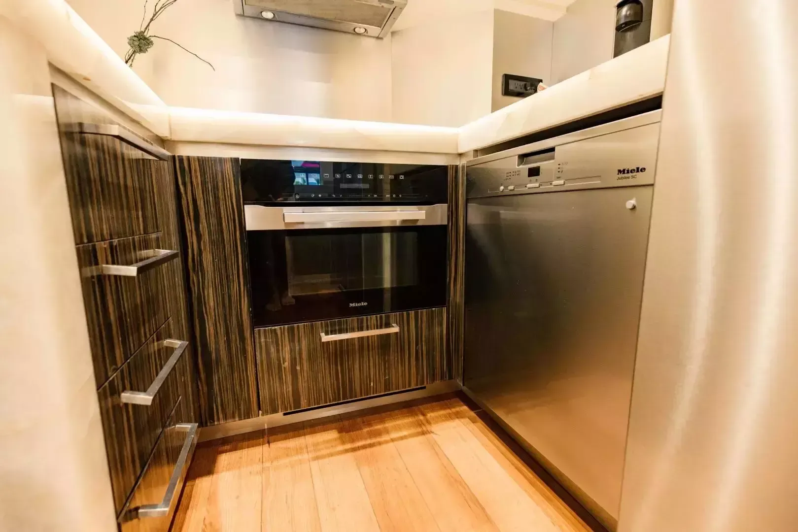 Dominator 95 | Casual