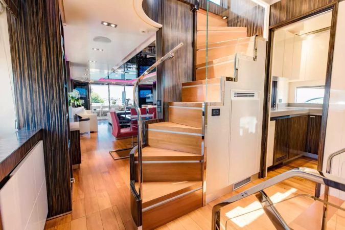 Dominator 95 | Casual