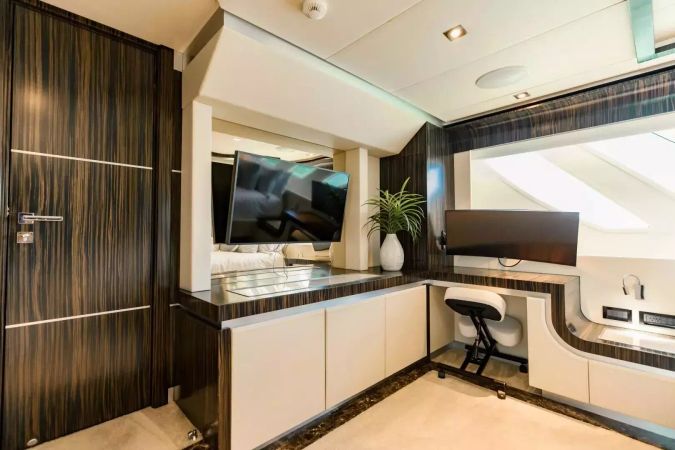 Dominator 95 | Casual