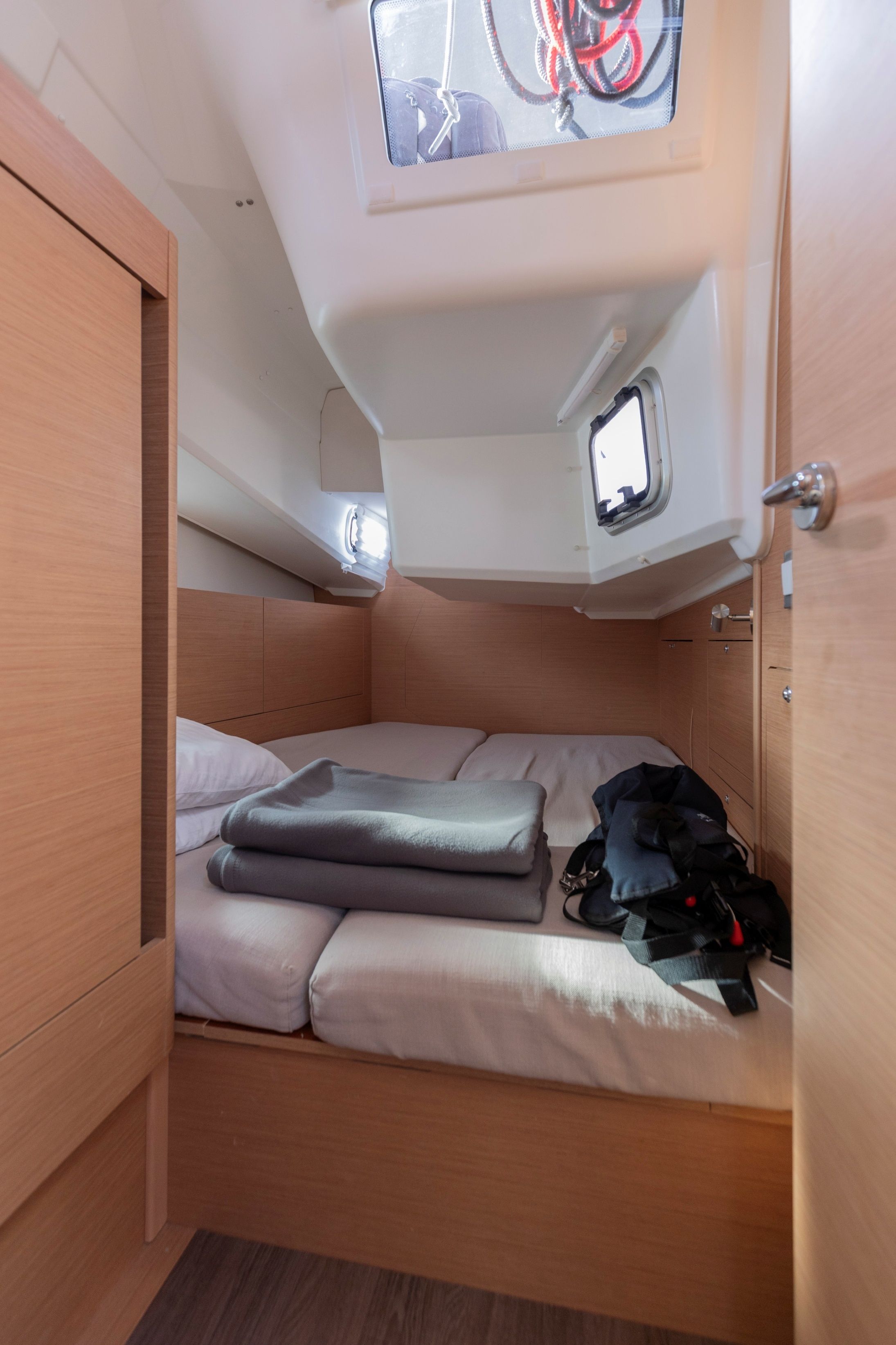 Jeanneau Sun Odyssey 410 | Blue Dot.