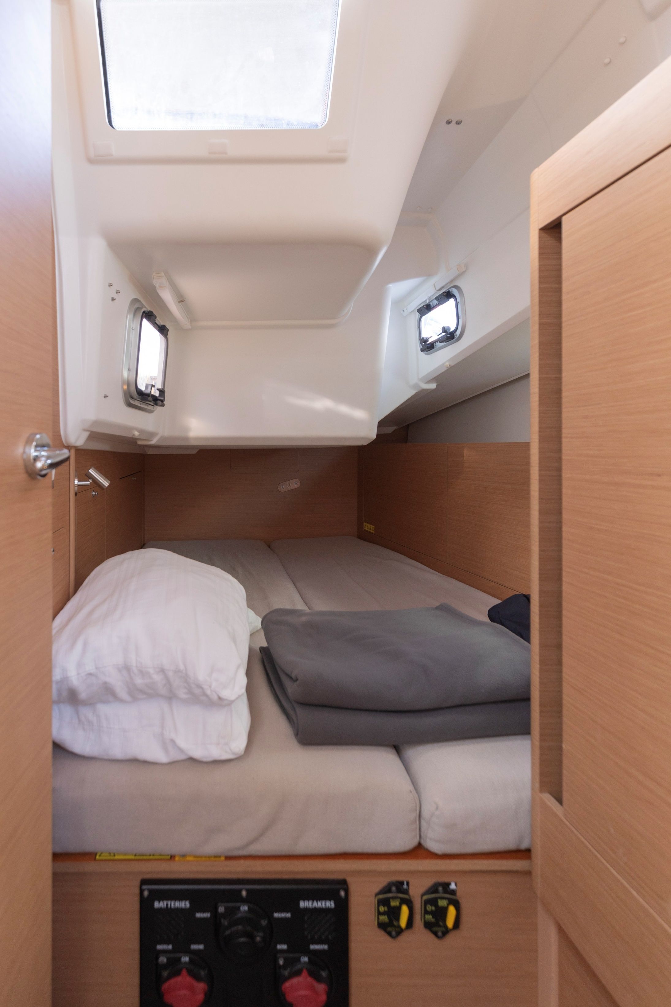 Jeanneau Sun Odyssey 410 | Blue Dot.