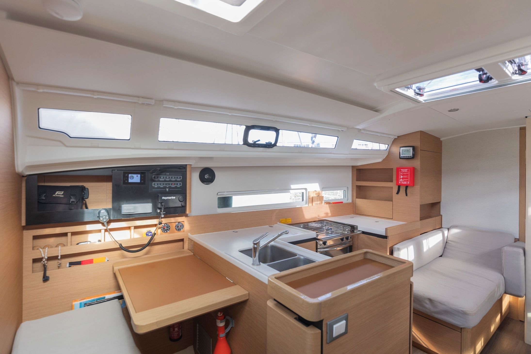 Jeanneau Sun Odyssey 410 | Blue Dot.