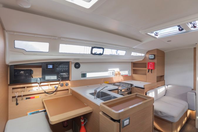 Jeanneau Sun Odyssey 410 | Blue Dot.