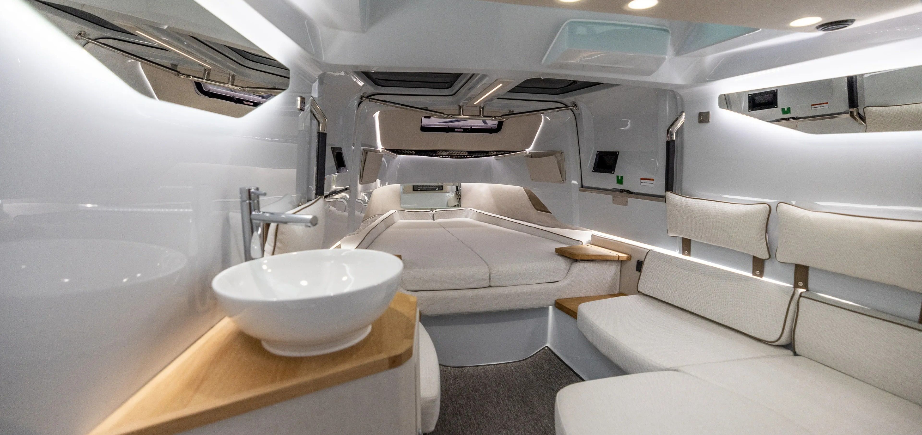 Axopar 37 Sun Top | Sasha