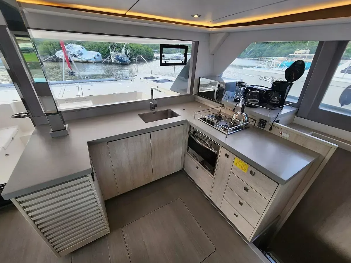 Leopard 45 | Tropical Squeeze