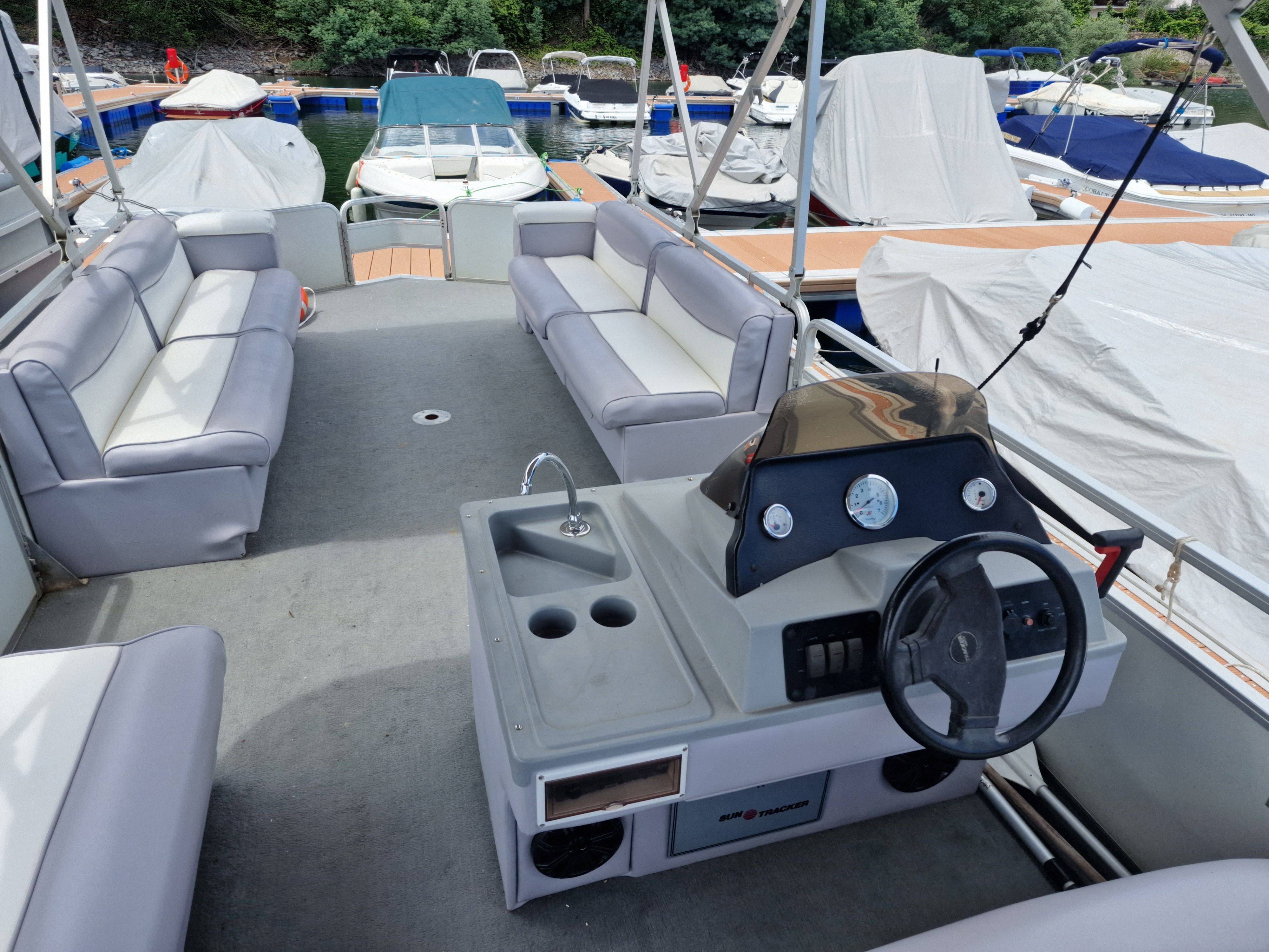 Sun Tracker 24 | Banauticas