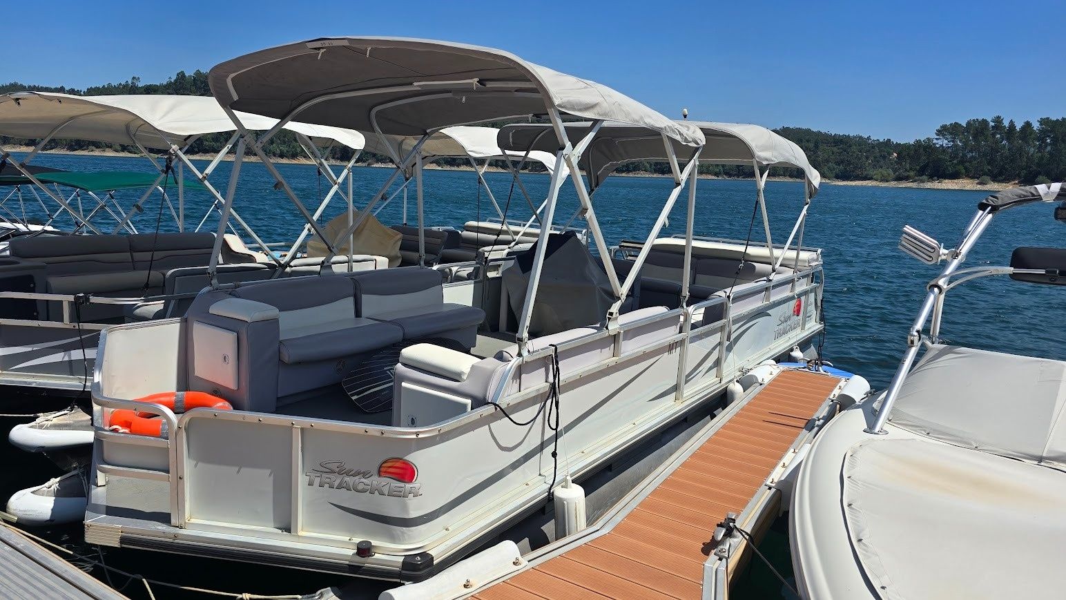 Sun Tracker 24 | Banauticas