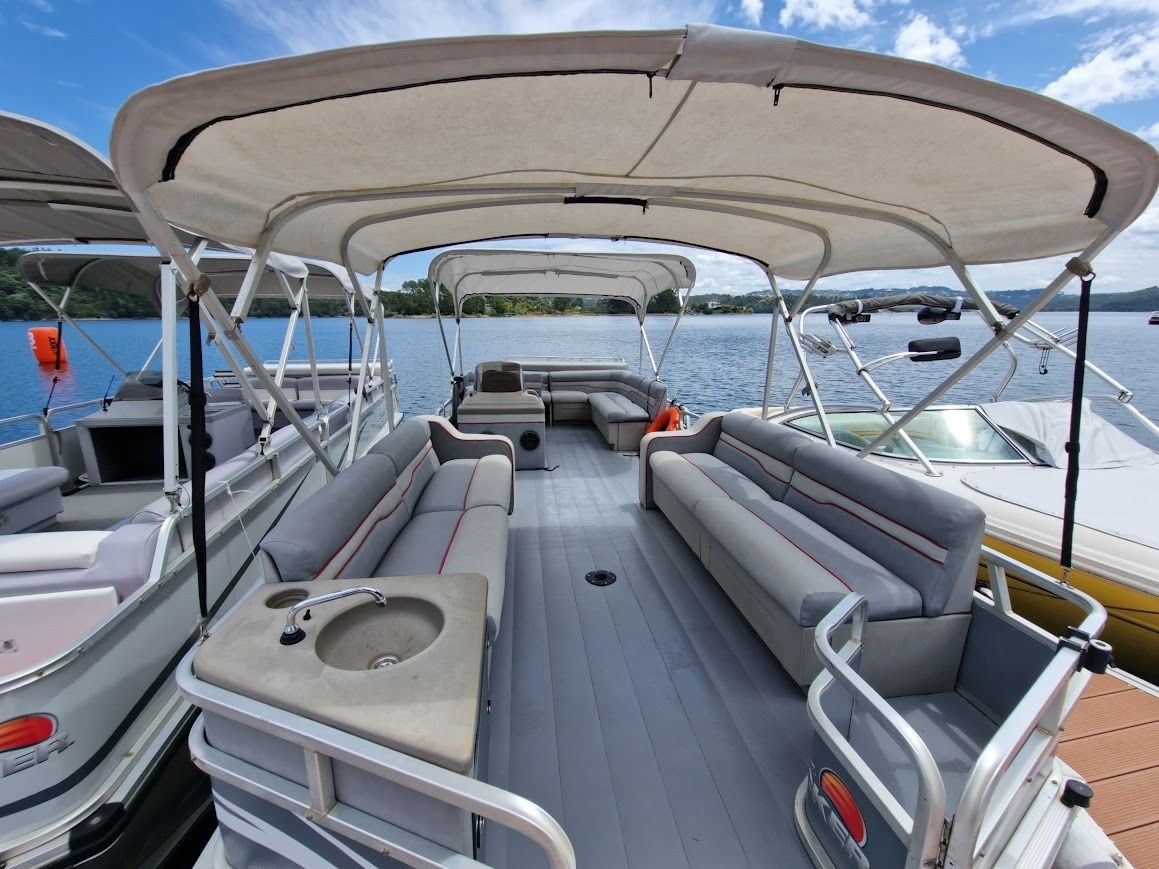 Sun Tracker Party Barge 25 | Barcaça