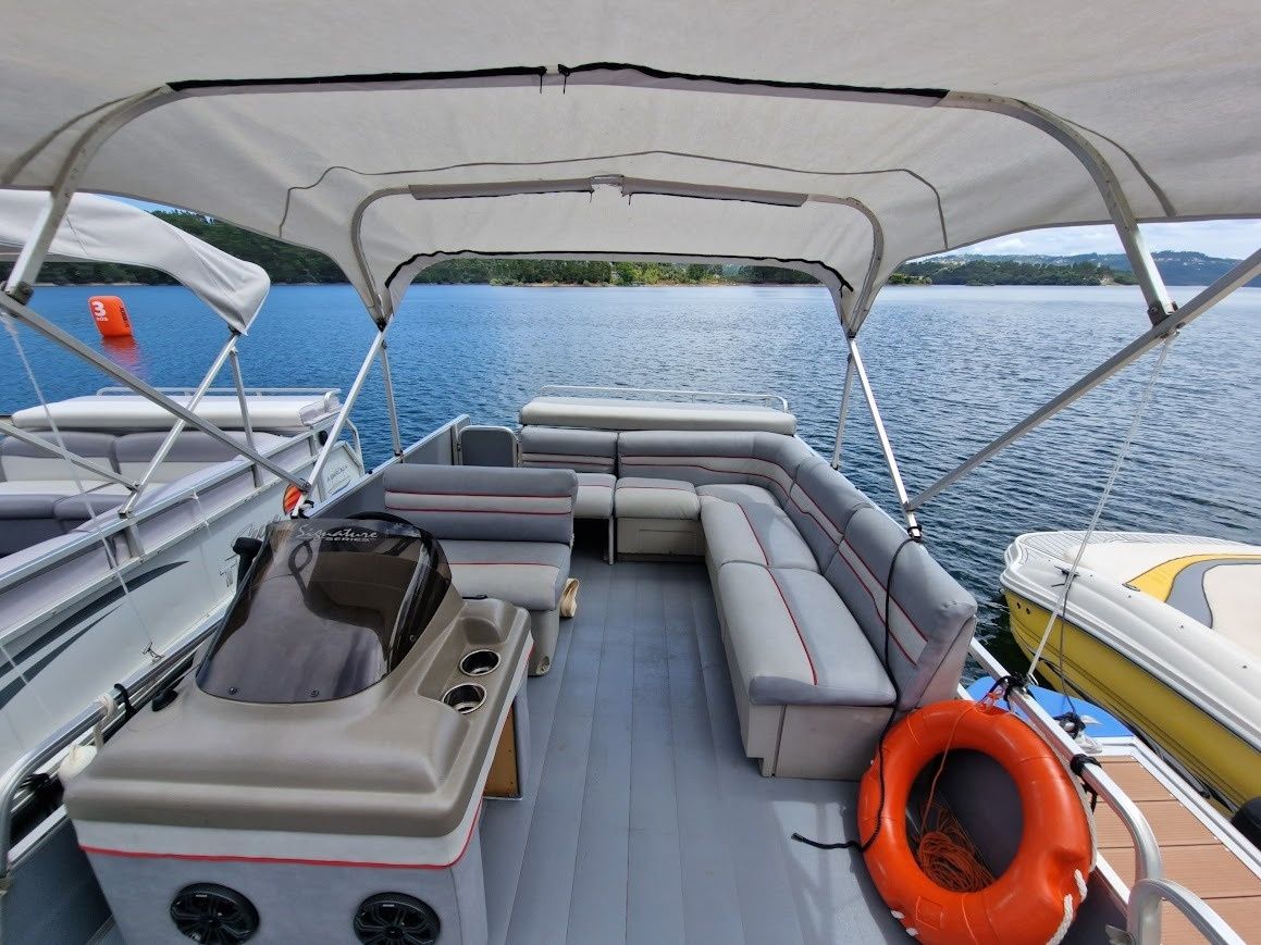 Sun Tracker Party Barge 25 | Barcaça