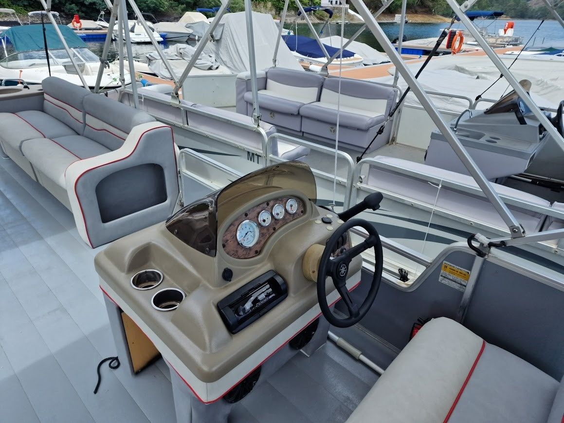 Sun Tracker Party Barge 25 | Barcaça