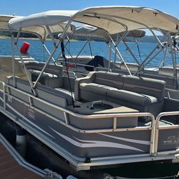 Sun Tracker Party Barge 25 | Barcaça
