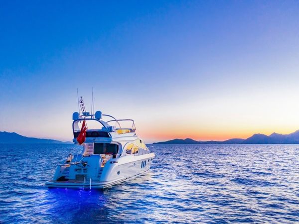 Custom Built 72 | Zeynep Lina