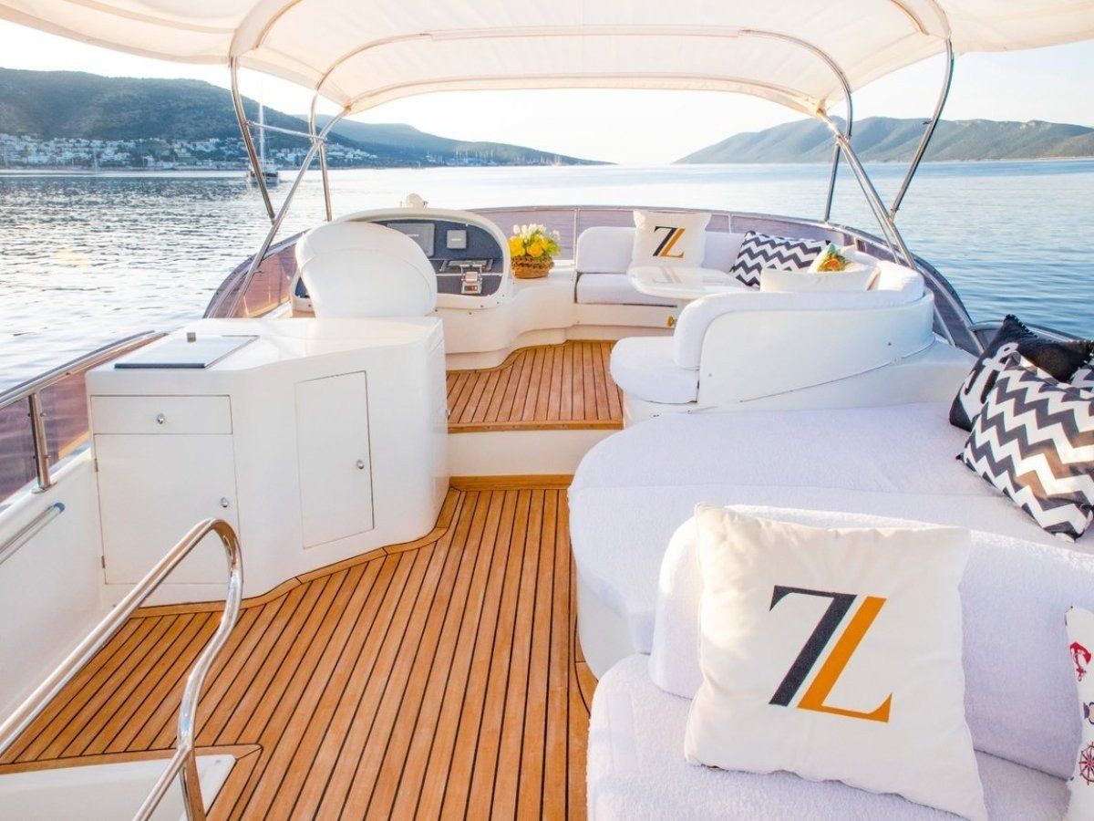 Custom Built 72 | Zeynep Lina