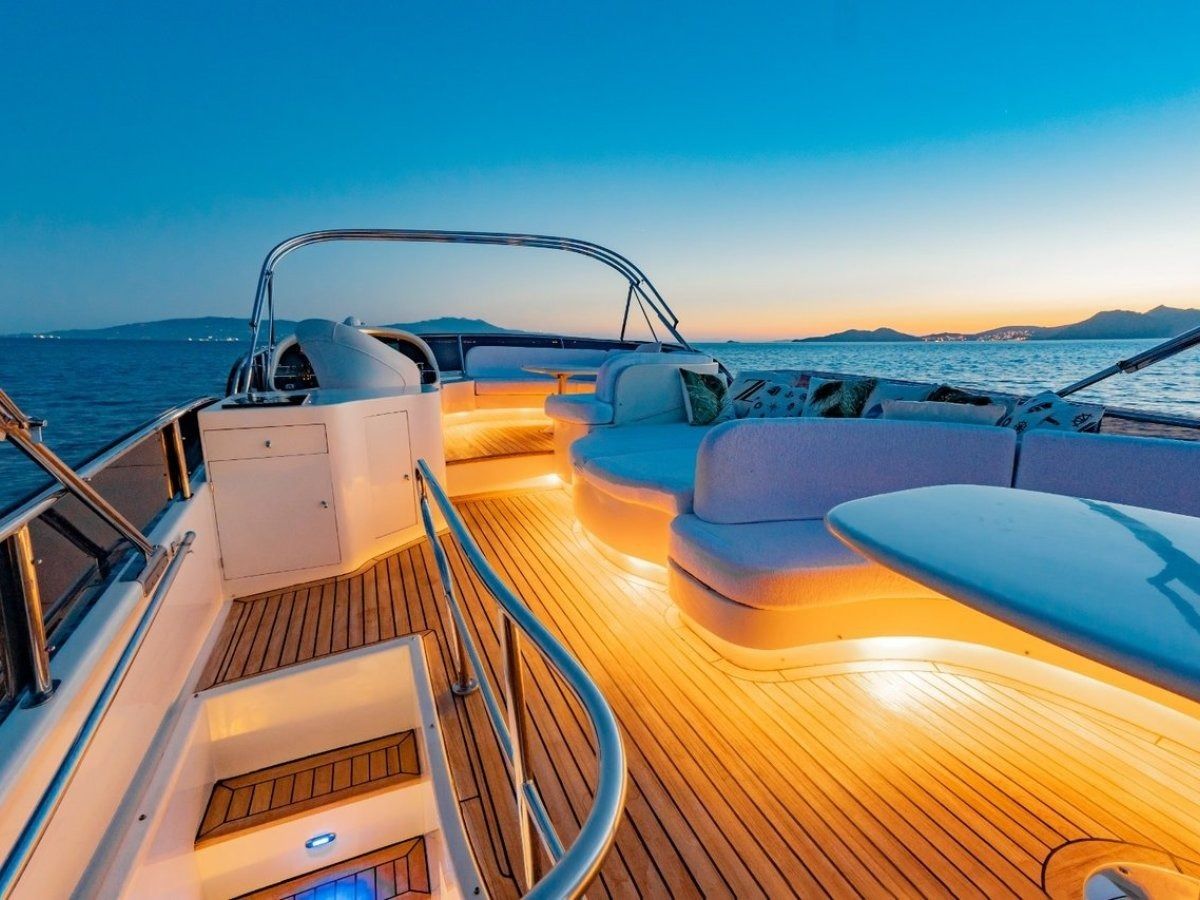 Custom Built 72 | Zeynep Lina