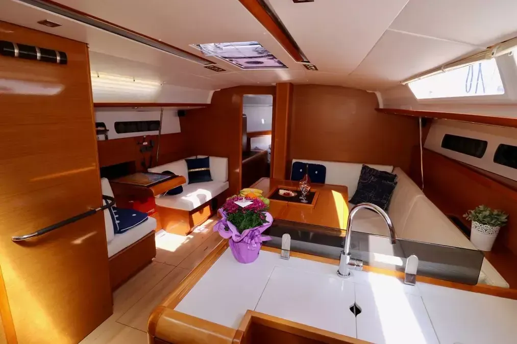 Jeanneau Sun Odyssey 439 | Lady Linda