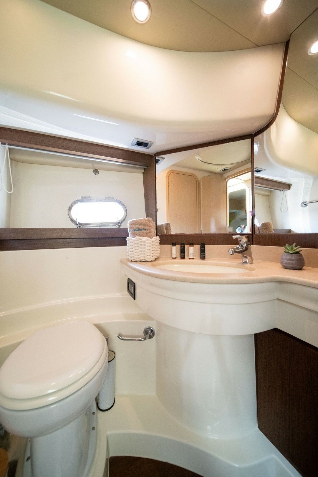 Ferretti 550 | Carte Blanche