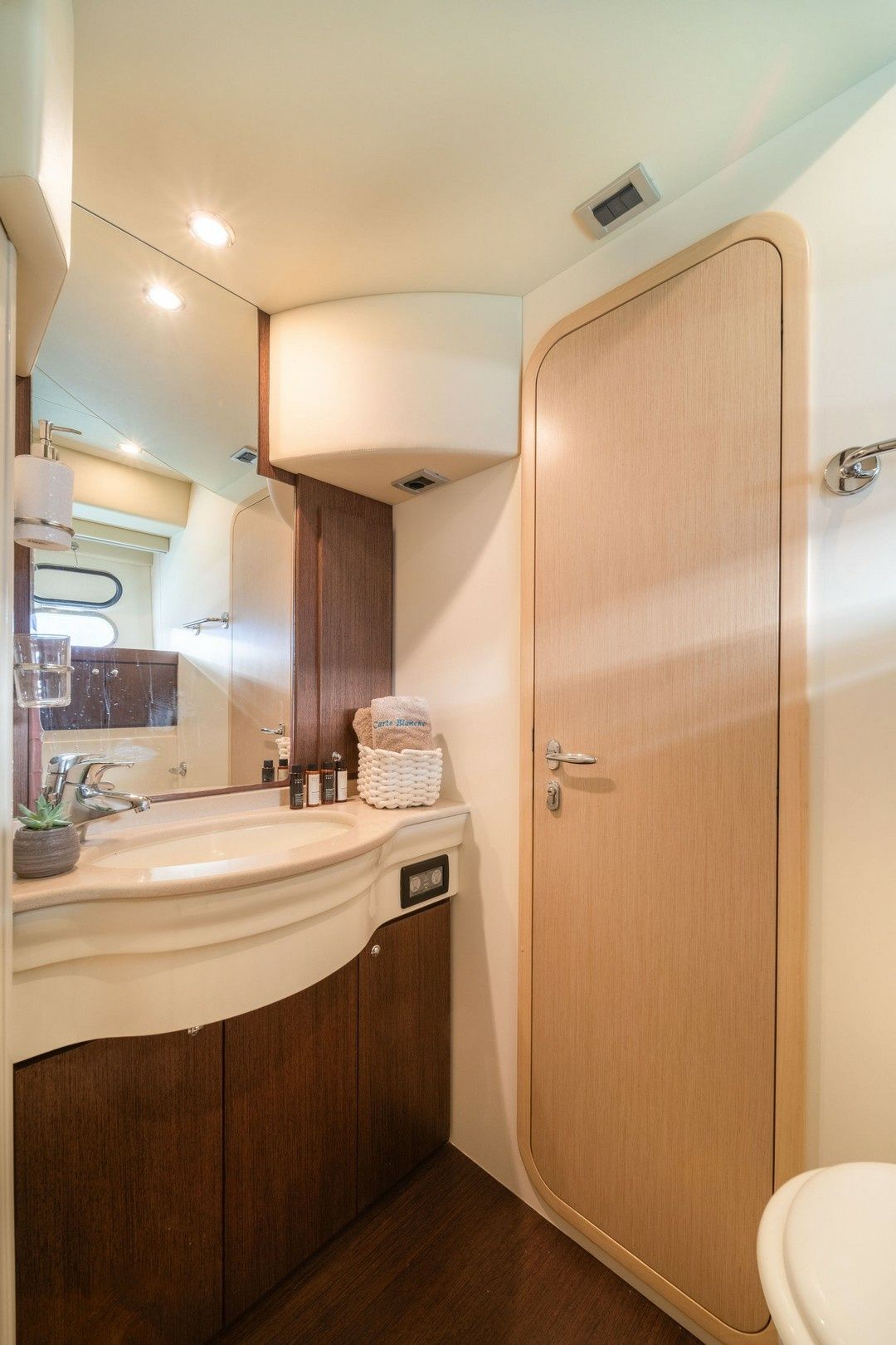 Ferretti 550 | Carte Blanche