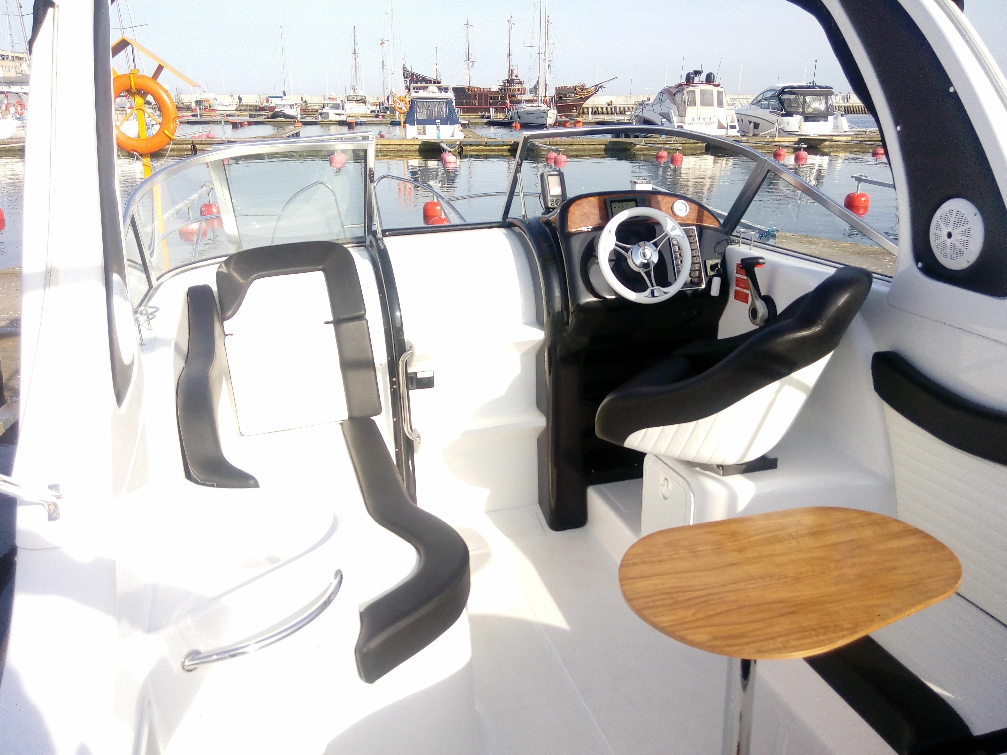 Coral 690 Sport Cruiser | Sun Sail 3