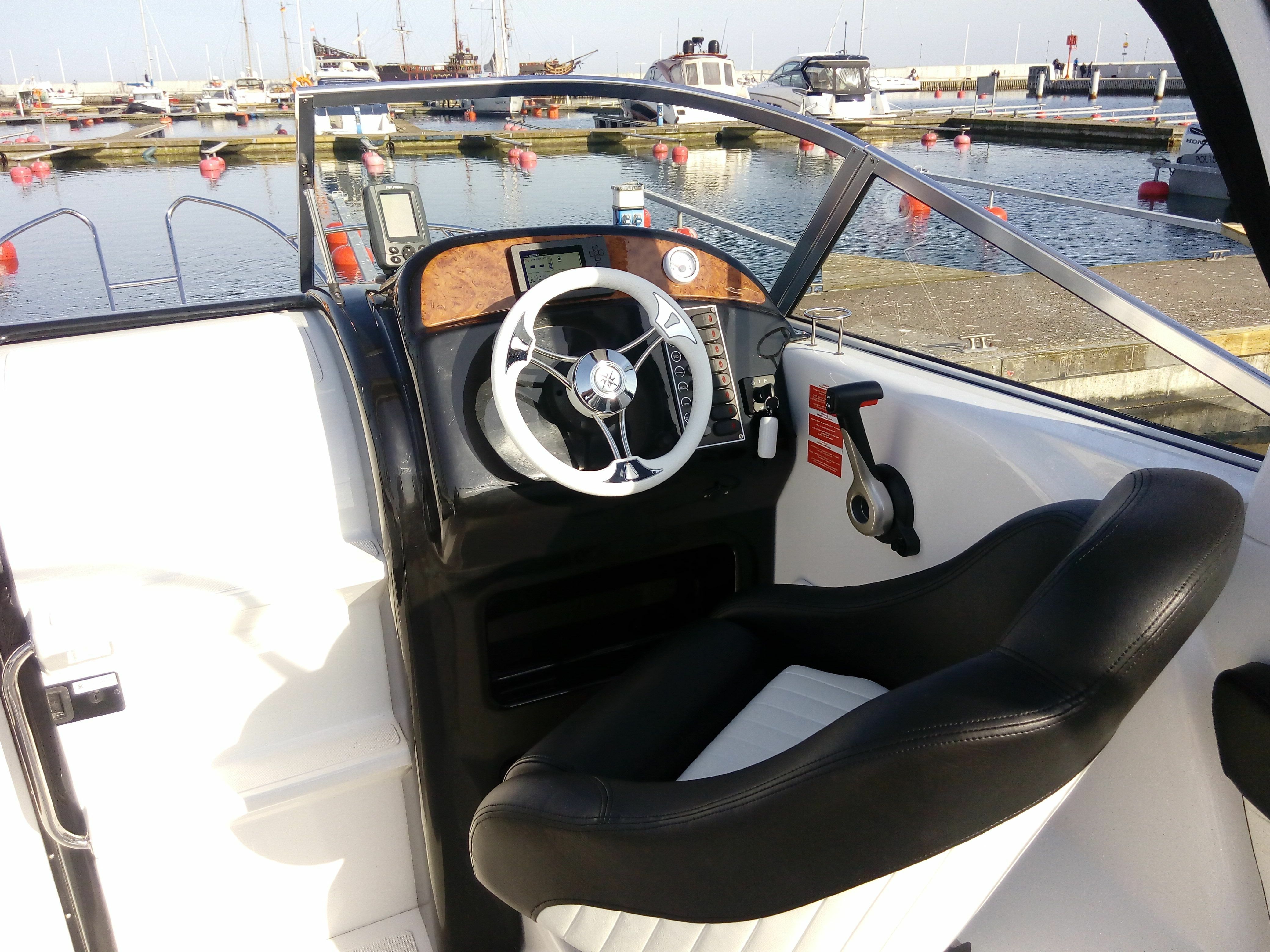Coral 690 Sport Cruiser | Sun Sail 3
