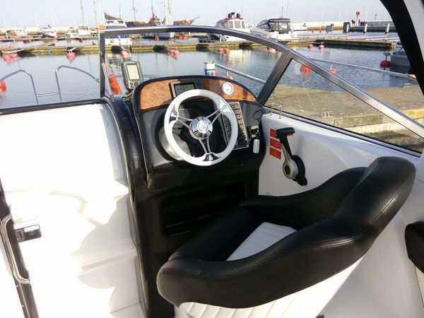 Coral 690 Sport Cruiser | Sun Sail 3